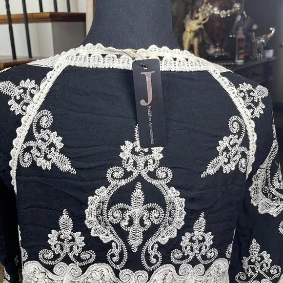 JANICE Lace Black/ White Ladies Top. One size see measurements - Picture 8 of 15